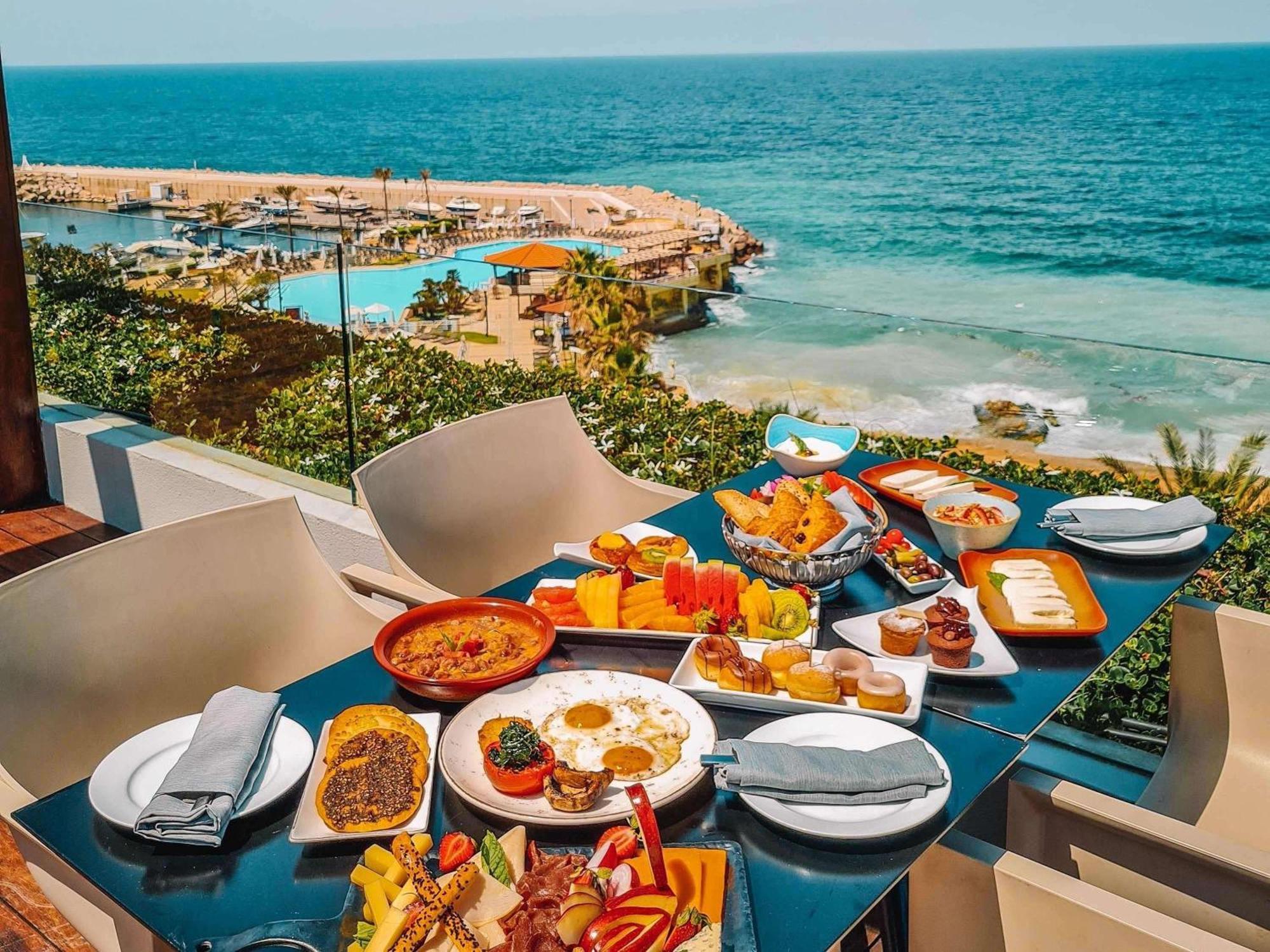 Moevenpick Hotel Beirut Eksteriør bilde