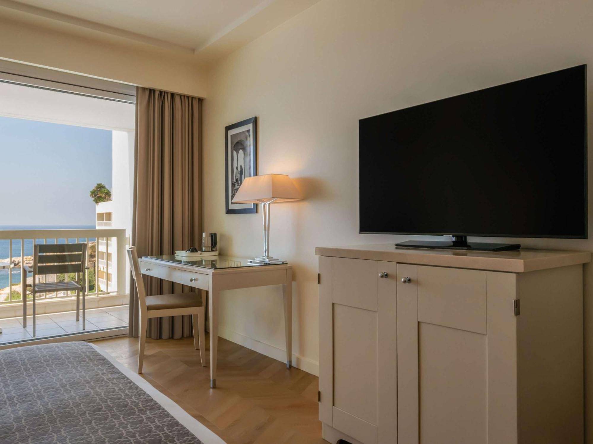 Moevenpick Hotel Beirut Eksteriør bilde