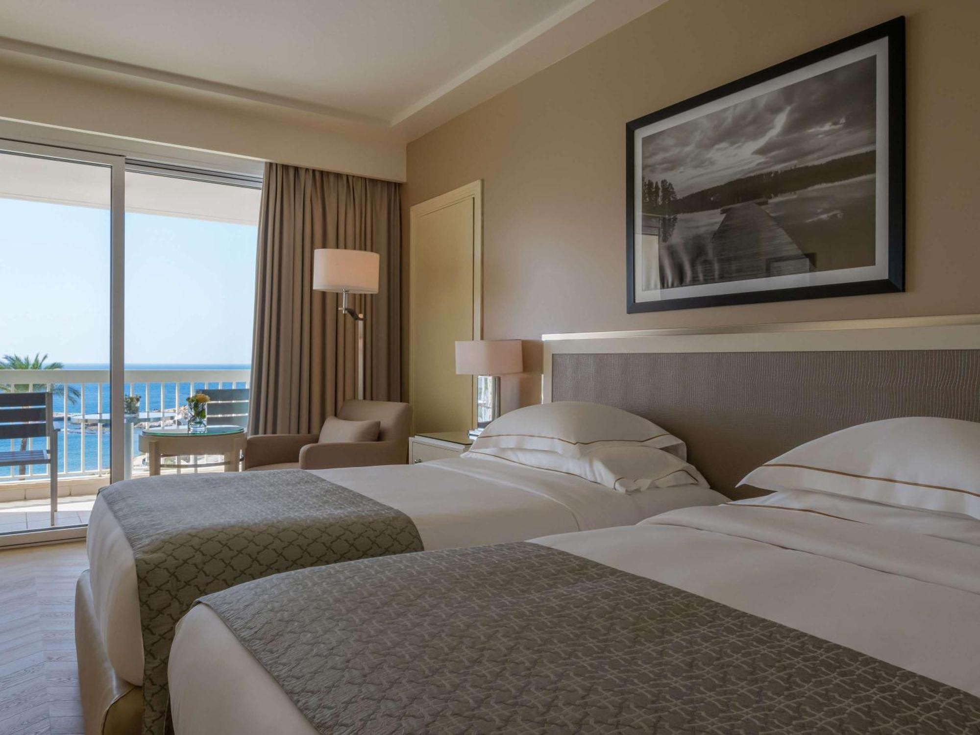 Moevenpick Hotel Beirut Eksteriør bilde