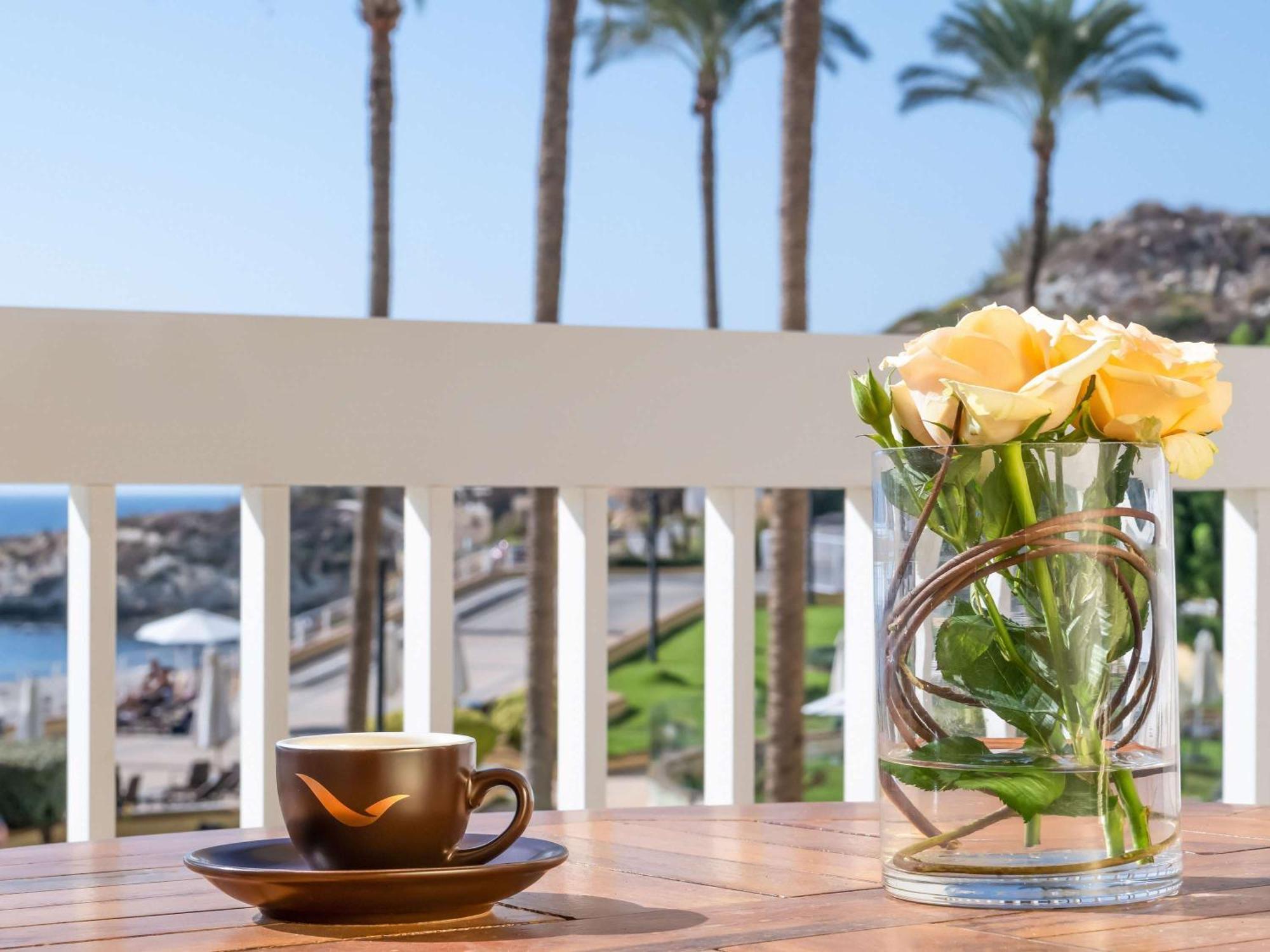 Moevenpick Hotel Beirut Eksteriør bilde