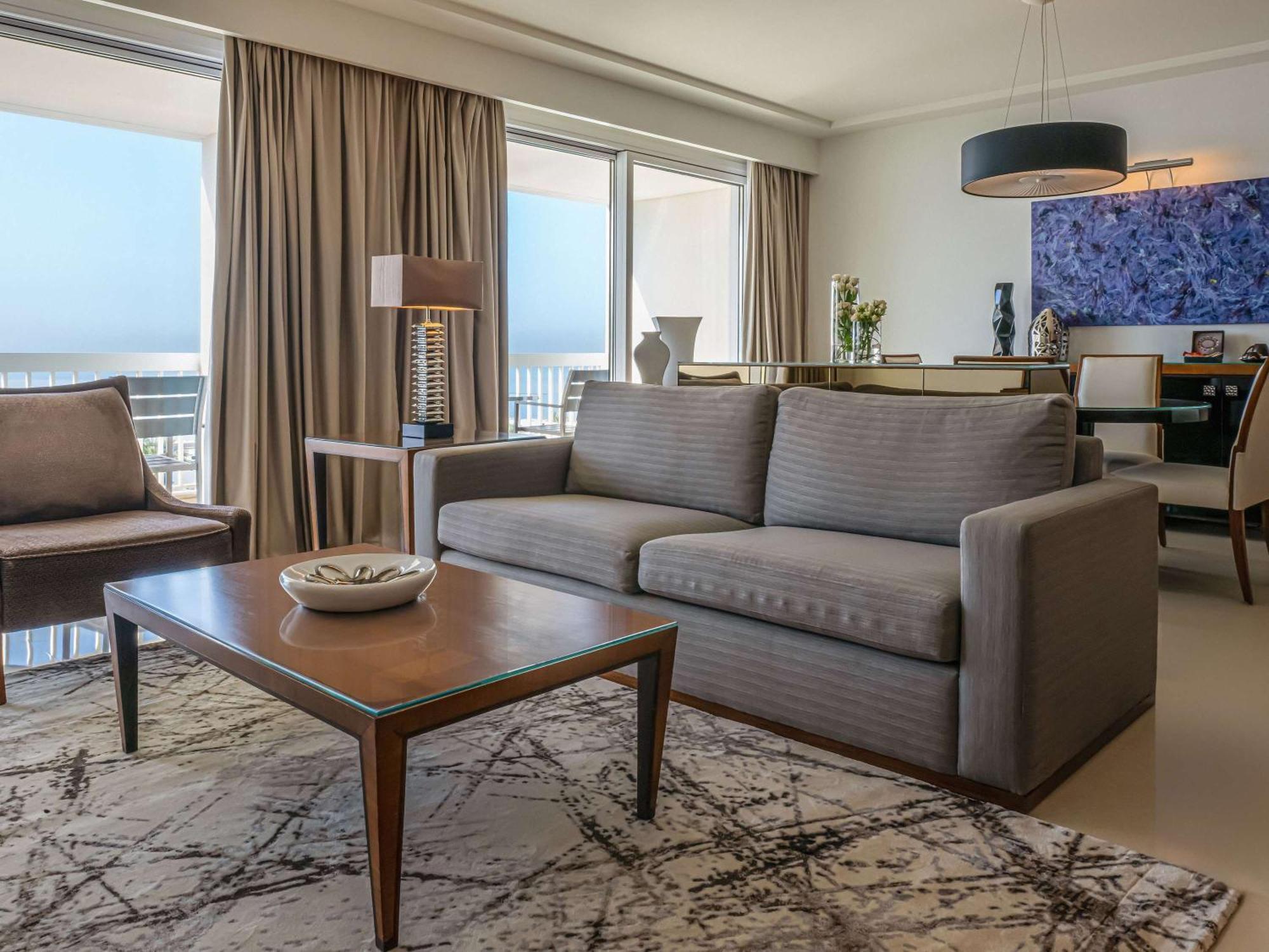 Moevenpick Hotel Beirut Eksteriør bilde