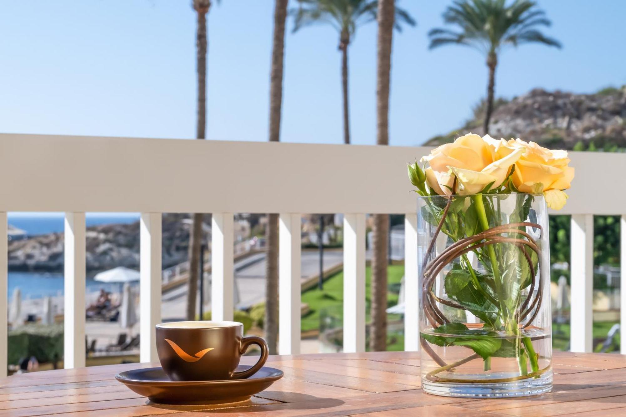 Moevenpick Hotel Beirut Eksteriør bilde