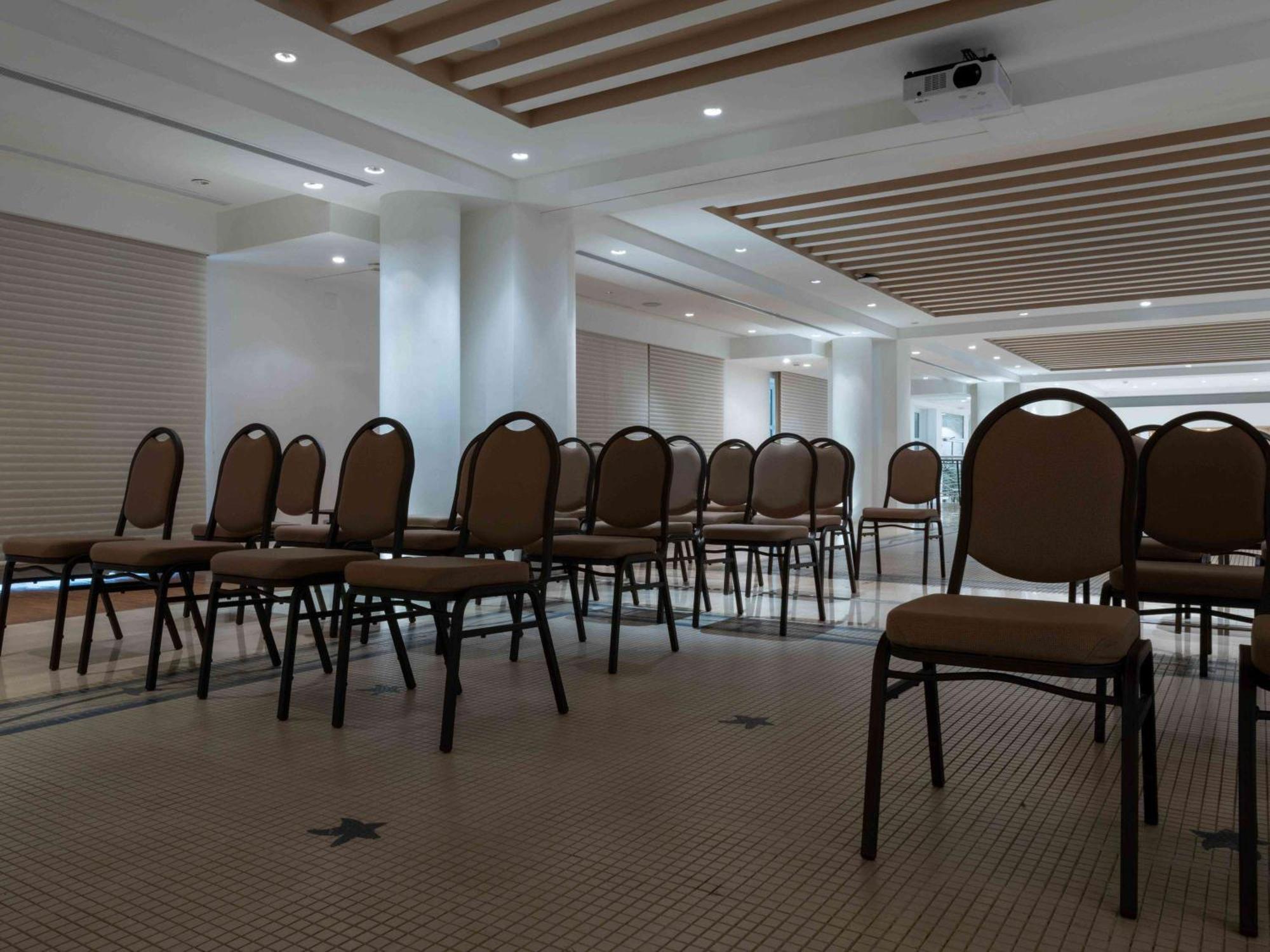 Moevenpick Hotel Beirut Eksteriør bilde