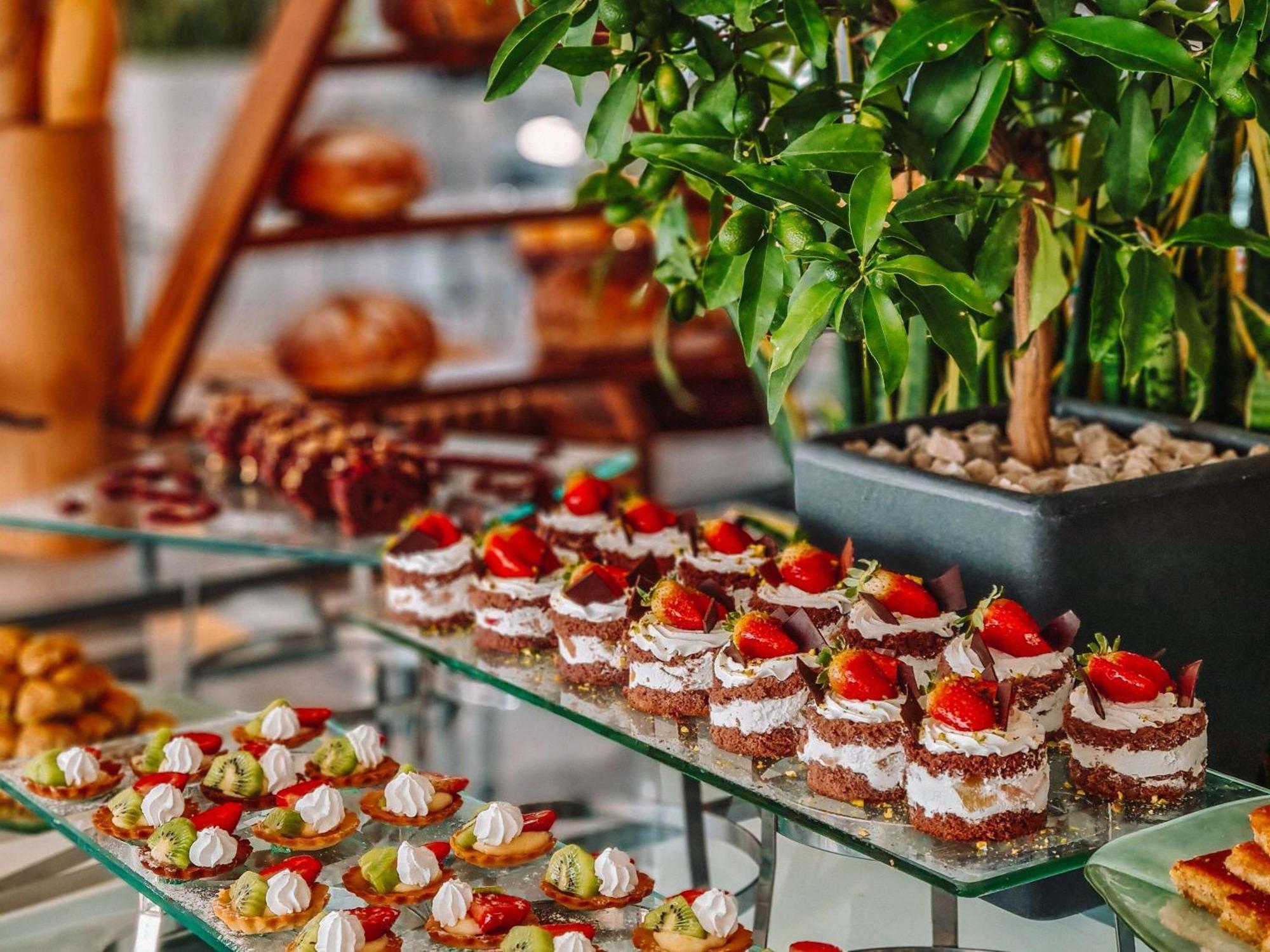 Moevenpick Hotel Beirut Eksteriør bilde