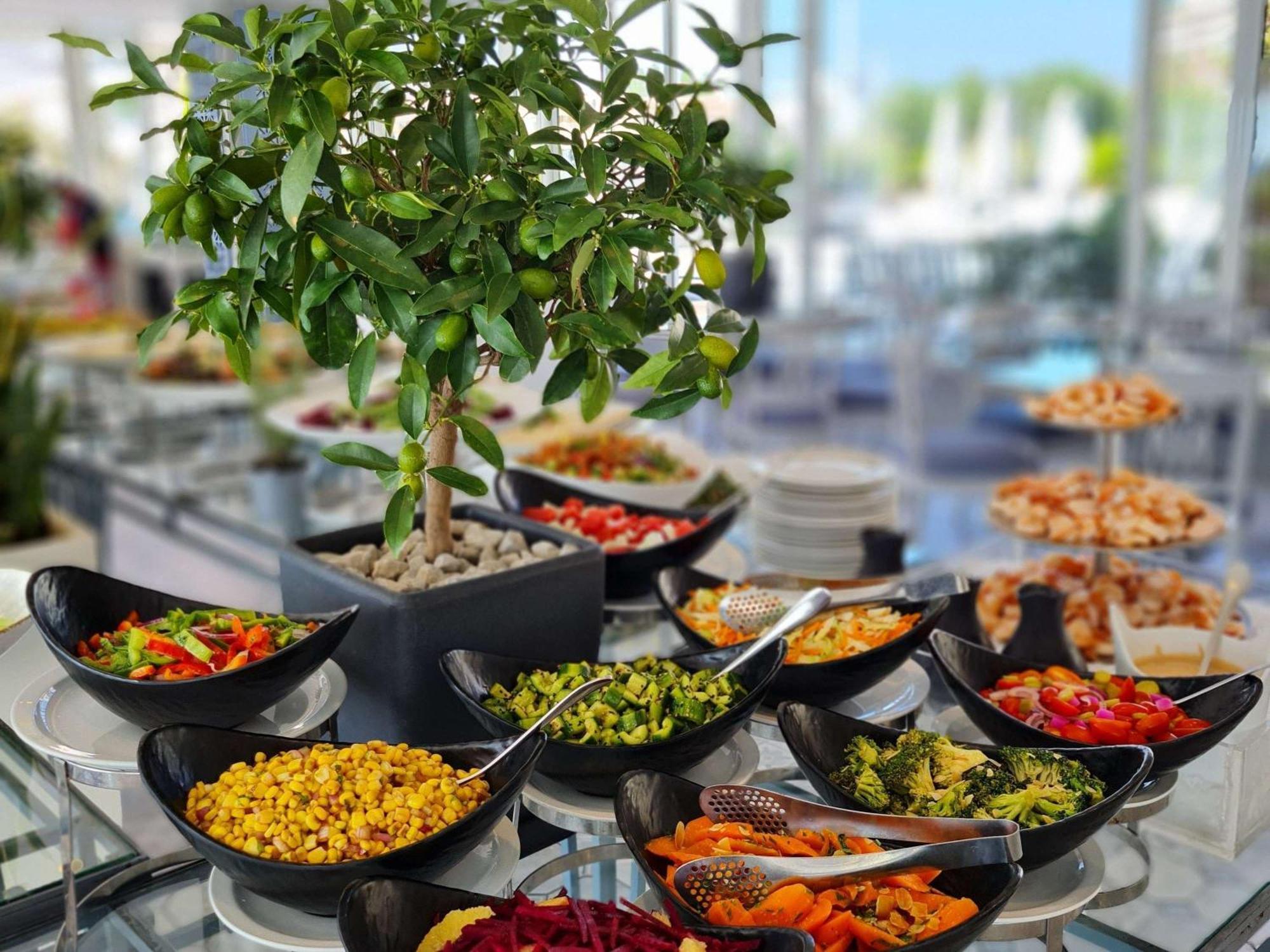 Moevenpick Hotel Beirut Eksteriør bilde