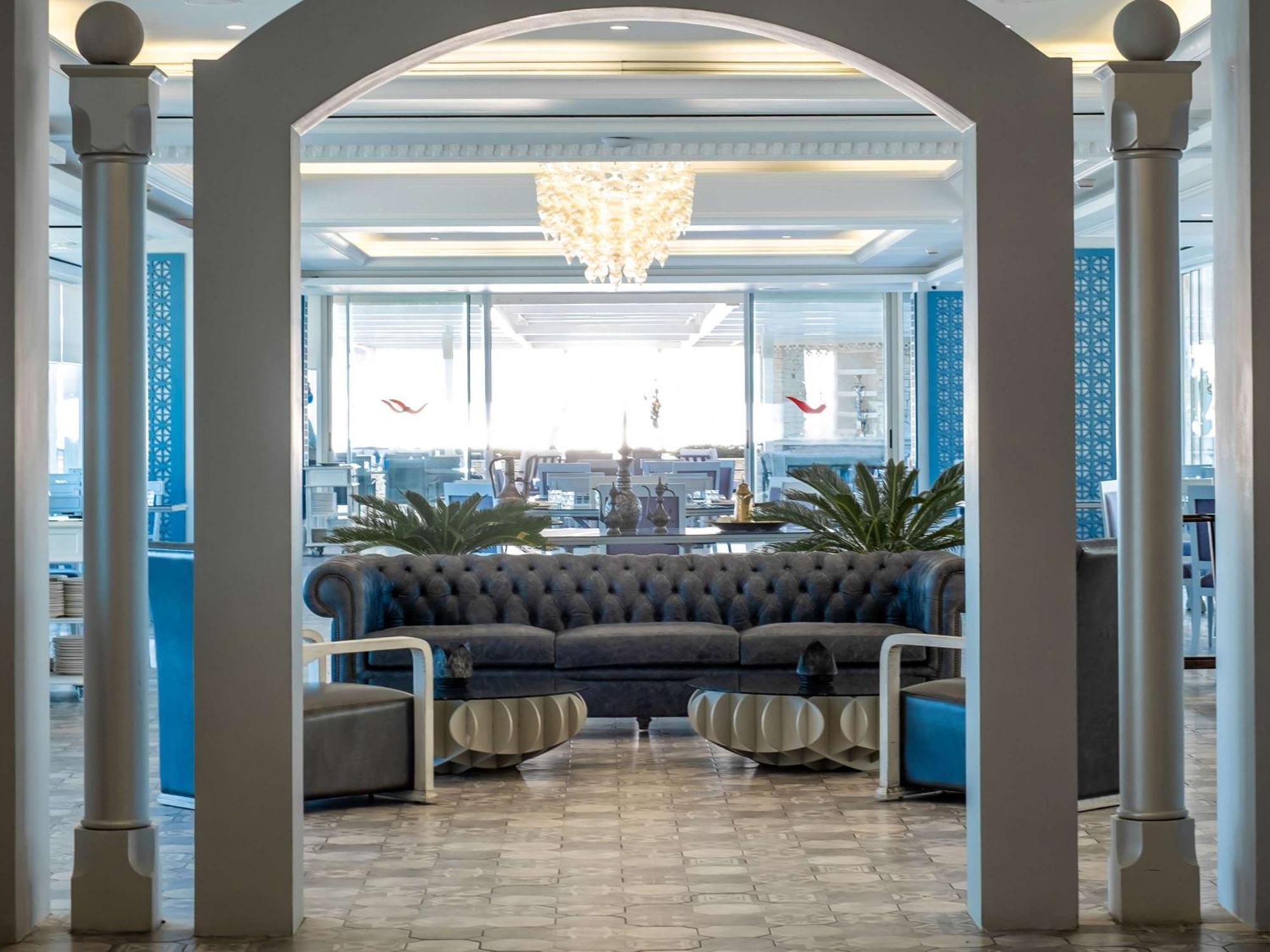 Moevenpick Hotel Beirut Eksteriør bilde