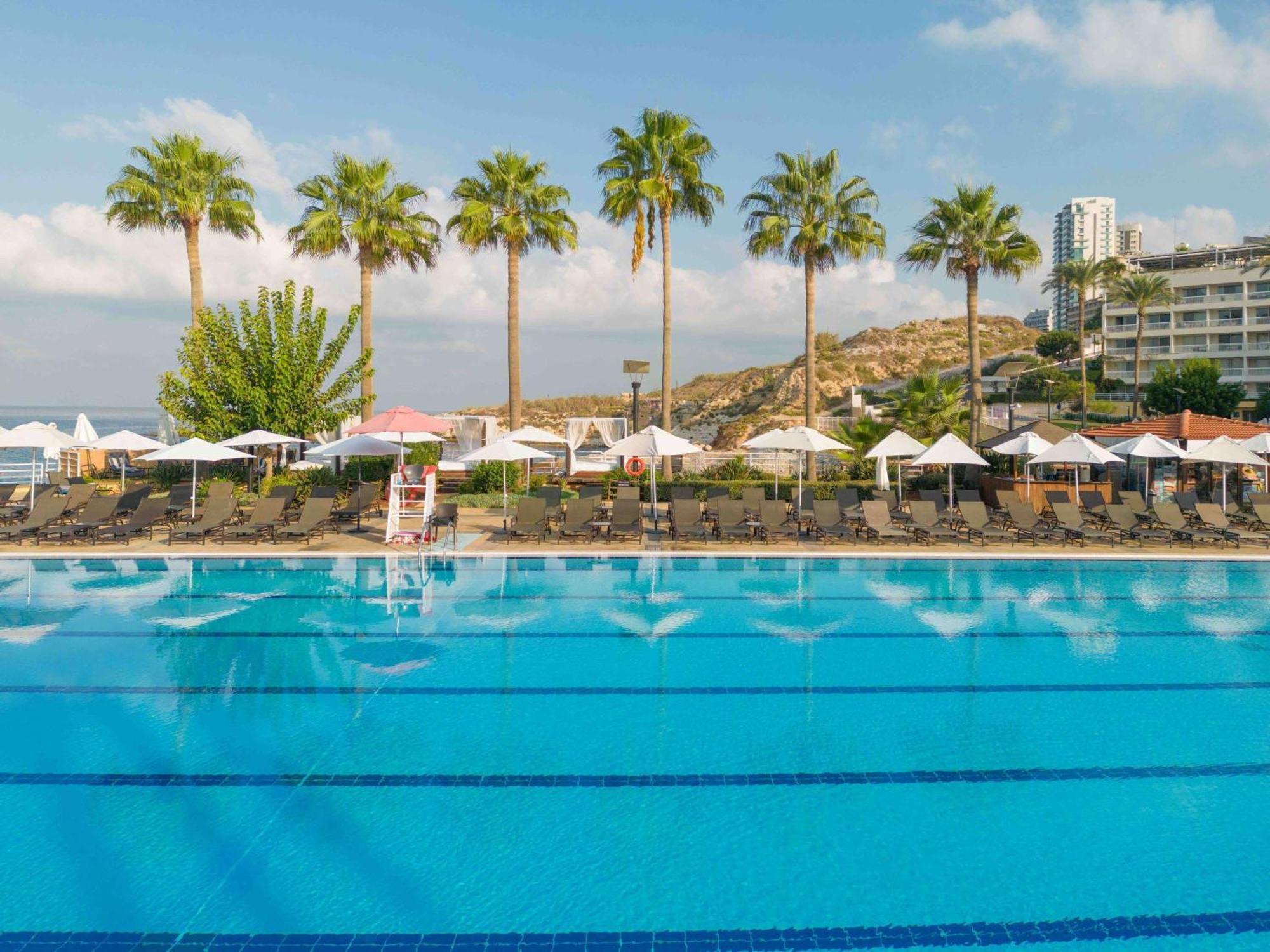 Moevenpick Hotel Beirut Eksteriør bilde