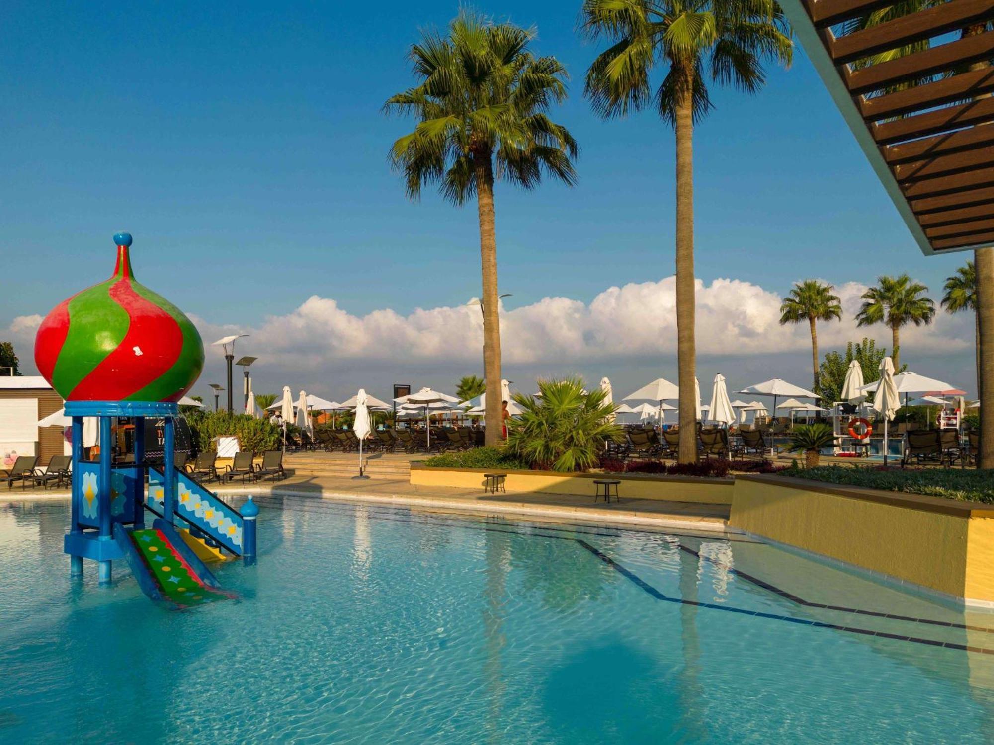 Moevenpick Hotel Beirut Eksteriør bilde